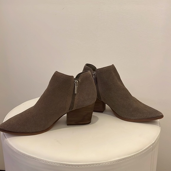 Vince Camuto bootie - Picture 2 of 6